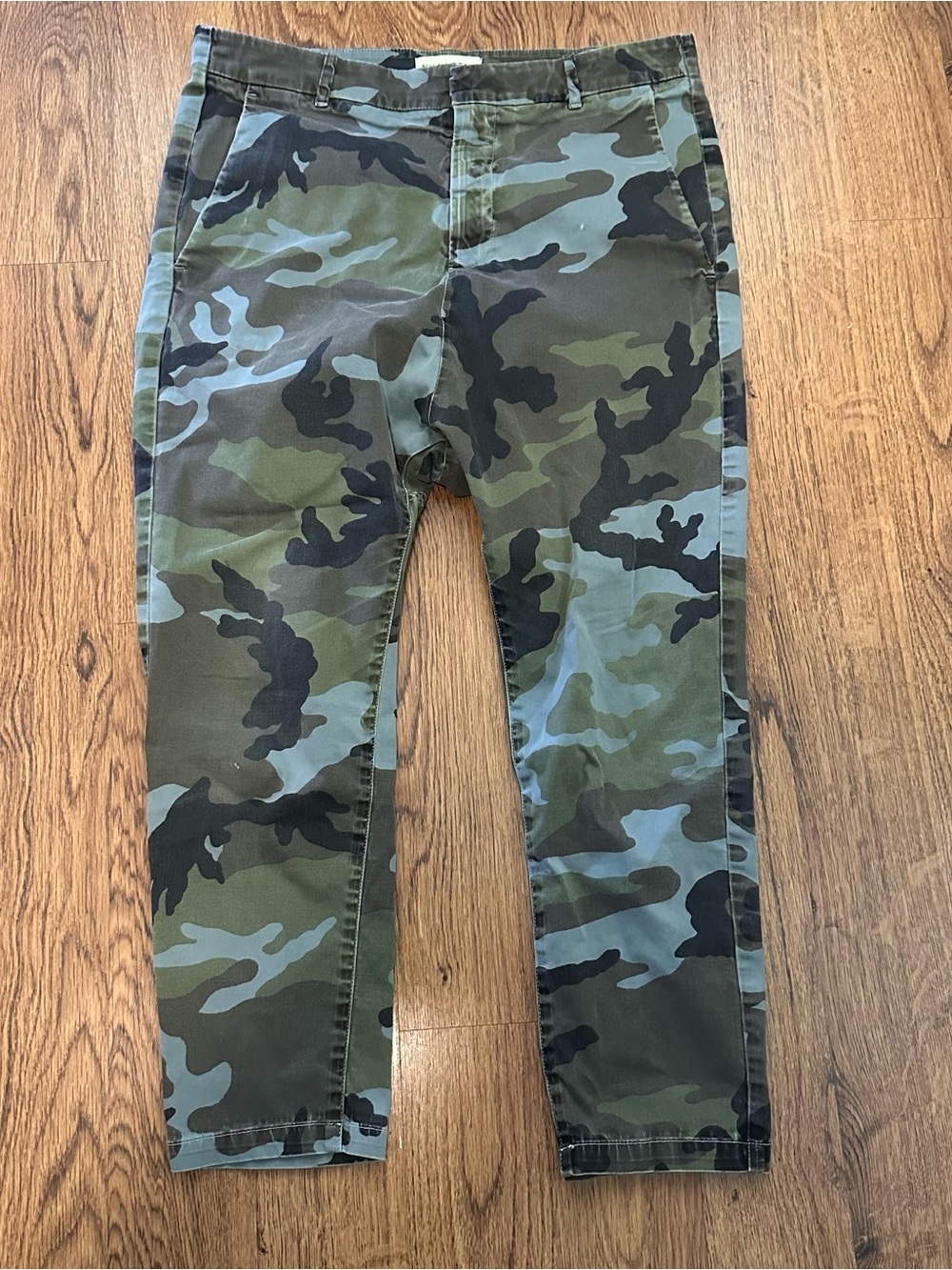 Nili Lotan Olive Green Utility Pants crop size 6 camo print slim